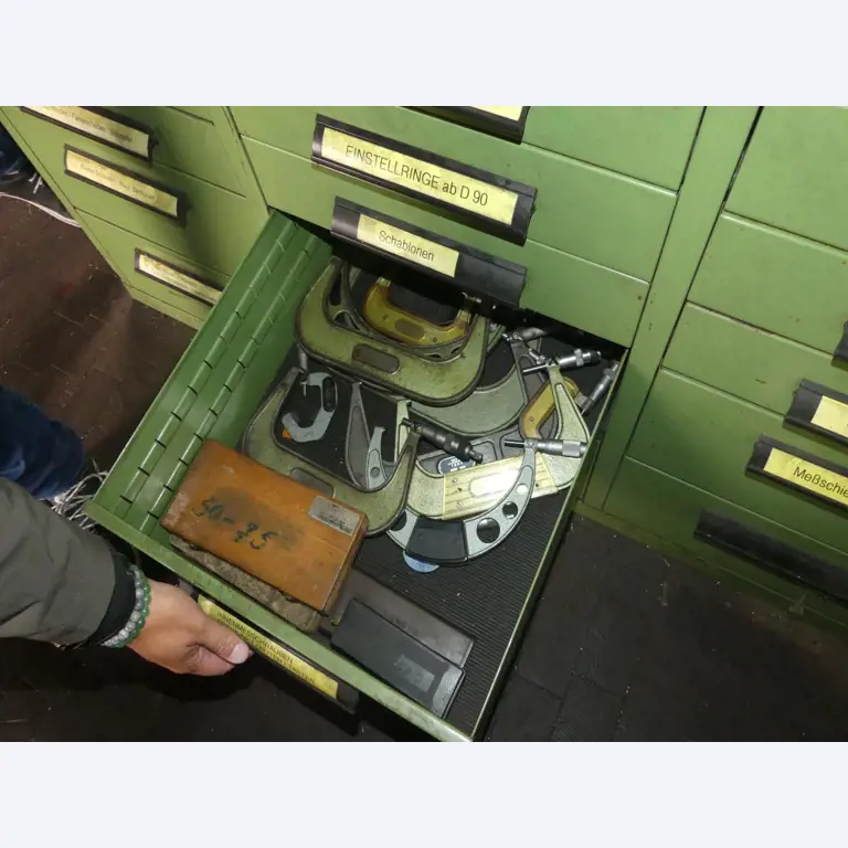 Maszyny i akcesoria oraz narzędzia z sektora inżynierii mechanicznej-14