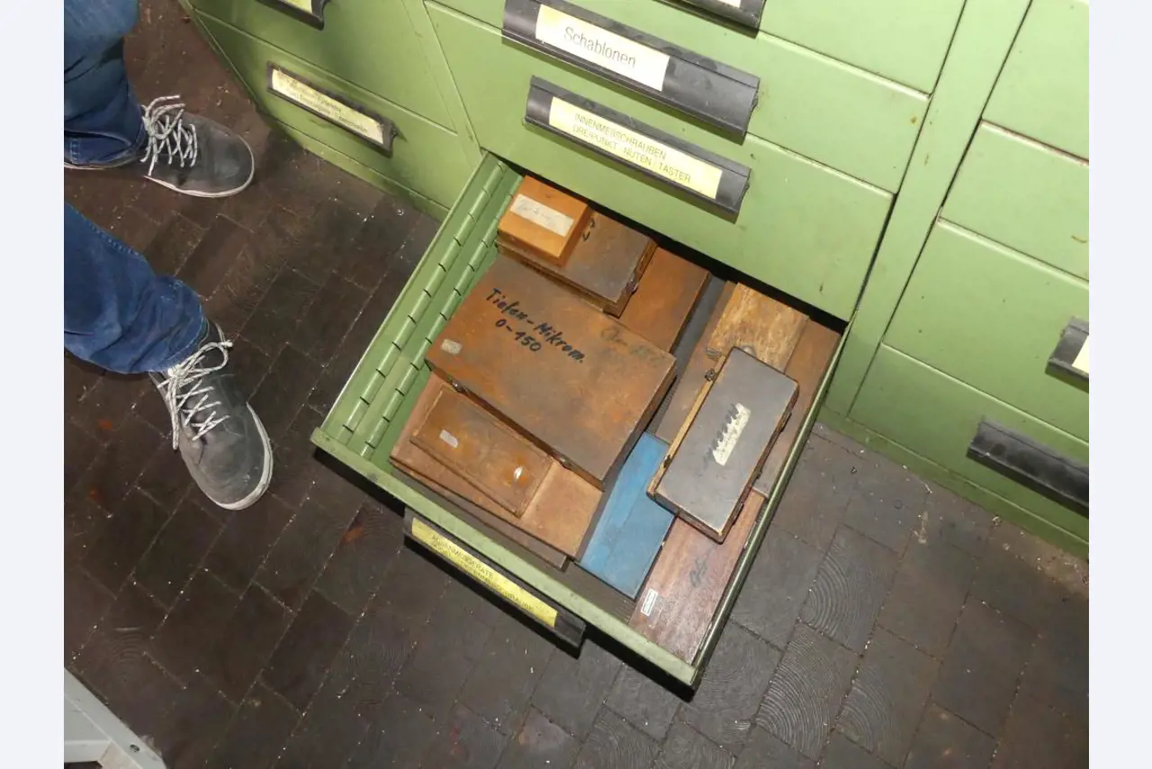 Maszyny i akcesoria oraz narzędzia z sektora inżynierii mechanicznej-15