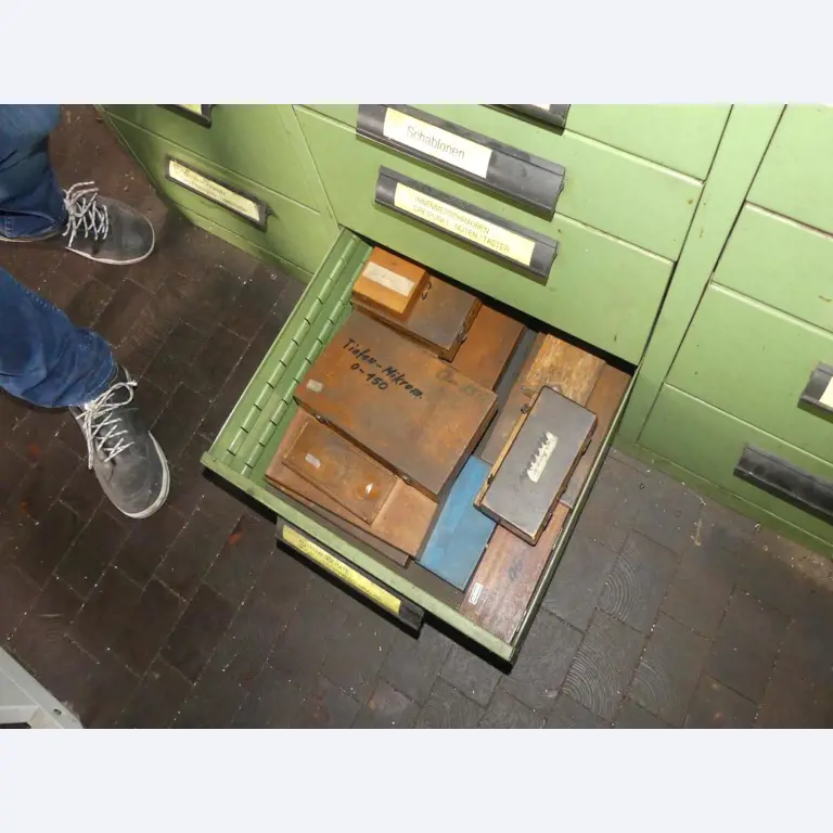 Maszyny i akcesoria oraz narzędzia z sektora inżynierii mechanicznej-15