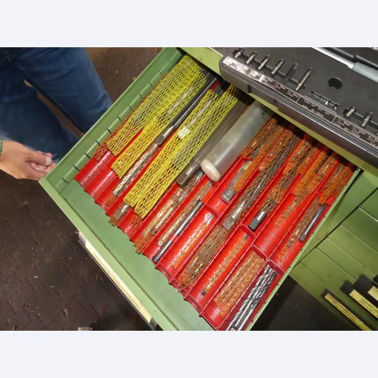 Maszyny i akcesoria oraz narzędzia z sektora inżynierii mechanicznej-16