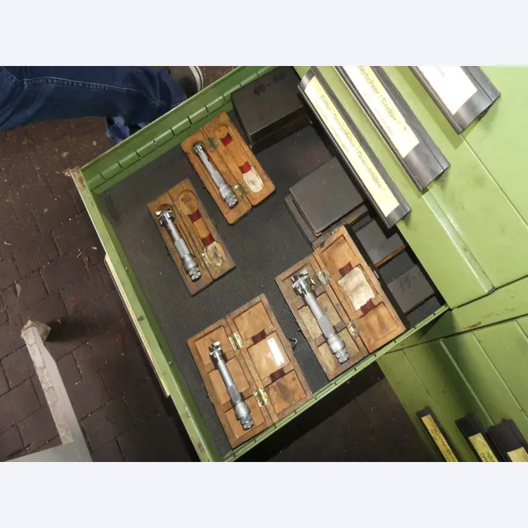 Maszyny i akcesoria oraz narzędzia z sektora inżynierii mechanicznej-17