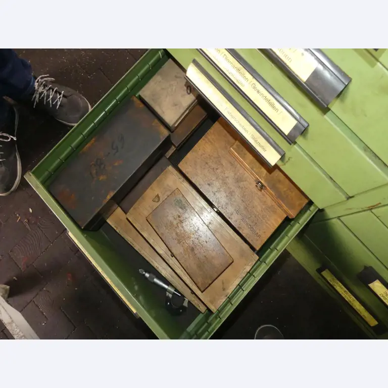 Maszyny i akcesoria oraz narzędzia z sektora inżynierii mechanicznej-18