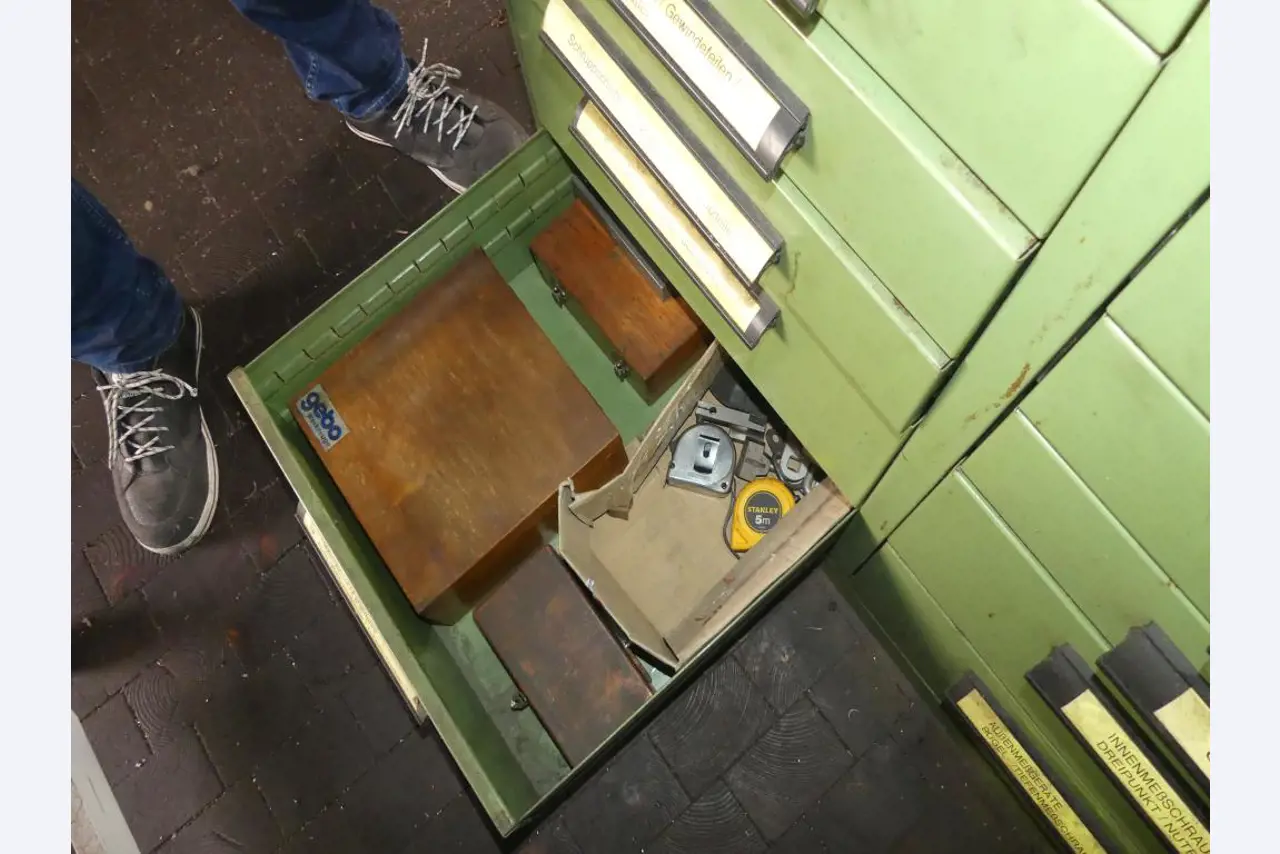 Maszyny i akcesoria oraz narzędzia z sektora inżynierii mechanicznej-19