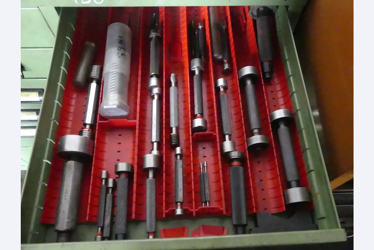 Maszyny i akcesoria oraz narzędzia z sektora inżynierii mechanicznej-2