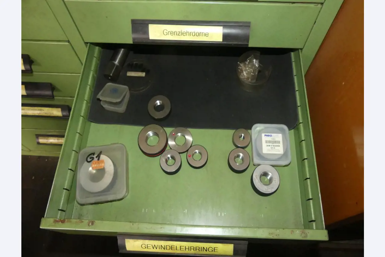 Maszyny i akcesoria oraz narzędzia z sektora inżynierii mechanicznej-4