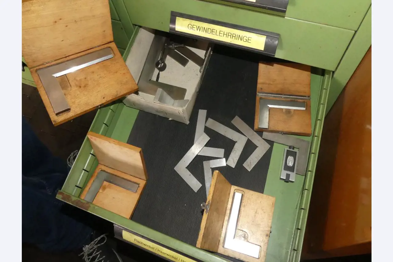 Maszyny i akcesoria oraz narzędzia z sektora inżynierii mechanicznej-5