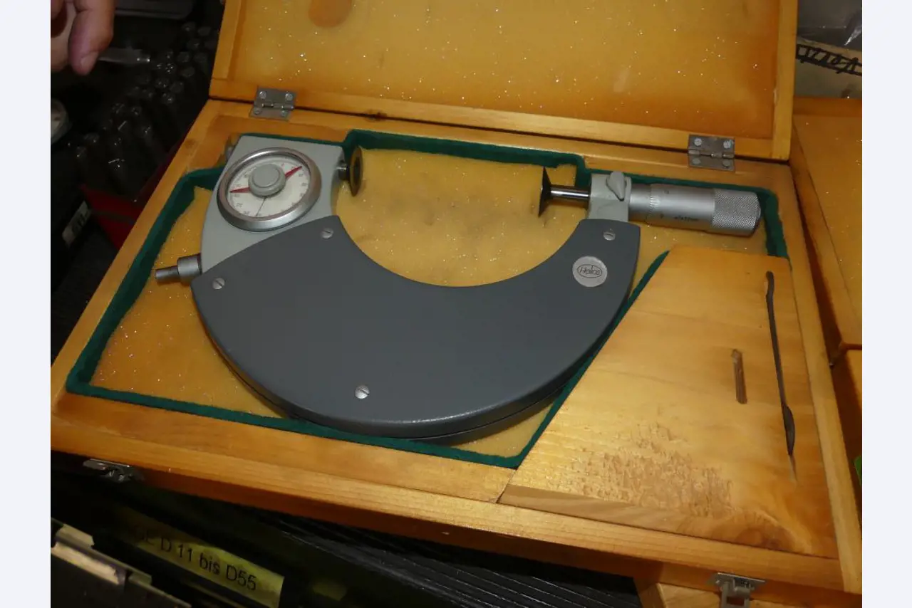 Maszyny i akcesoria oraz narzędzia z sektora inżynierii mechanicznej-6