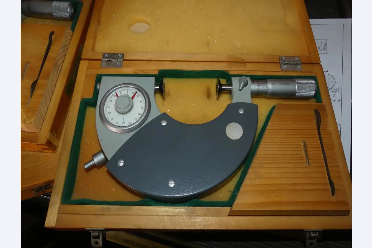 Maszyny i akcesoria oraz narzędzia z sektora inżynierii mechanicznej-7