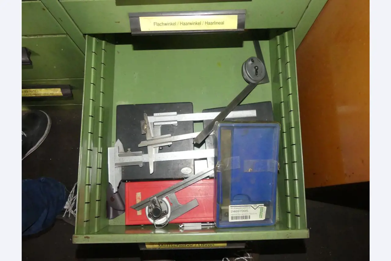 Maszyny i akcesoria oraz narzędzia z sektora inżynierii mechanicznej-8