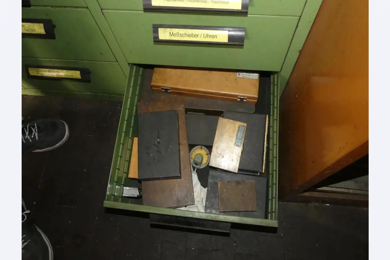 Maszyny i akcesoria oraz narzędzia z sektora inżynierii mechanicznej-9