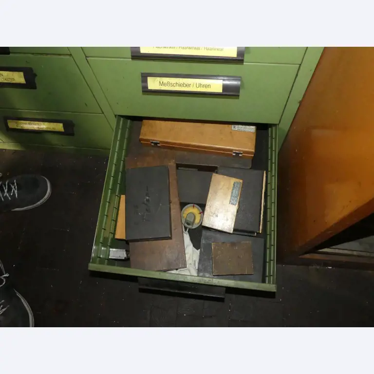 Maszyny i akcesoria oraz narzędzia z sektora inżynierii mechanicznej-9