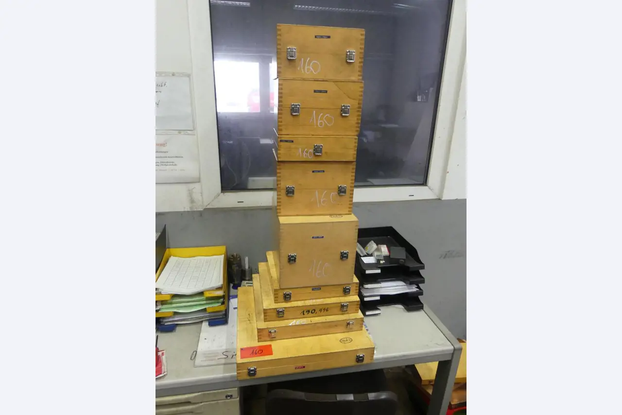 Machines et accessoires & outils de la construction mécanique-16