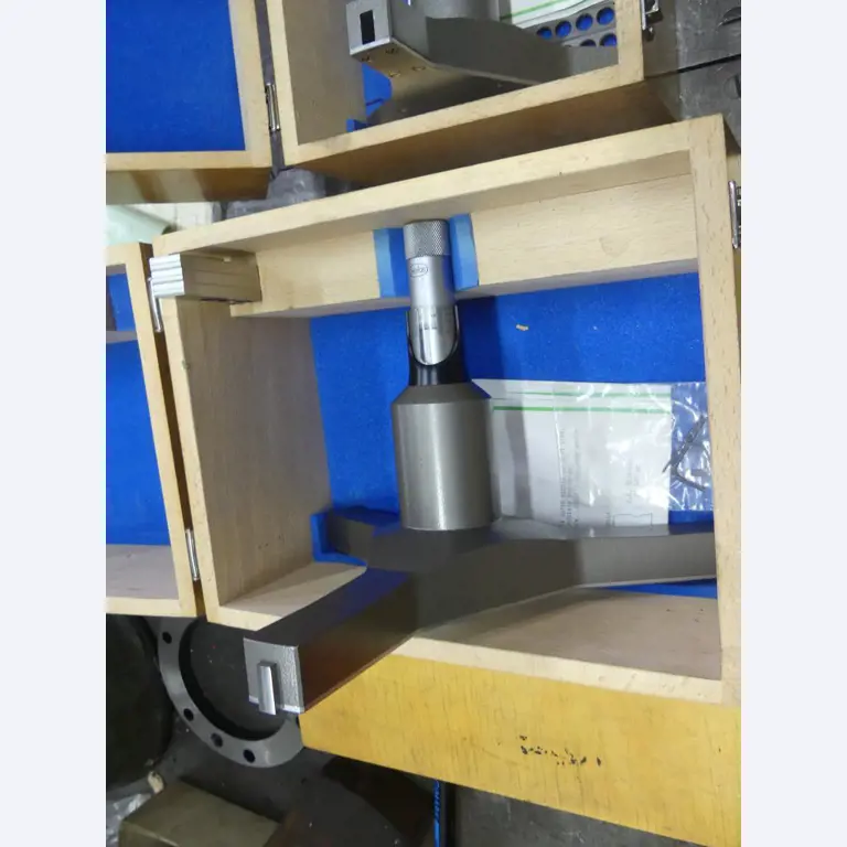 Machines et accessoires & outils de la construction mécanique-1