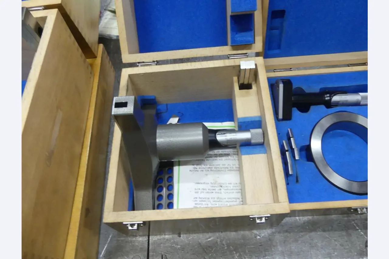 Machines et accessoires & outils de la construction mécanique-2