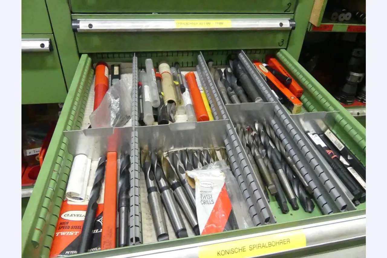 Stroji in dodatki ter orodja s področja strojništva-11