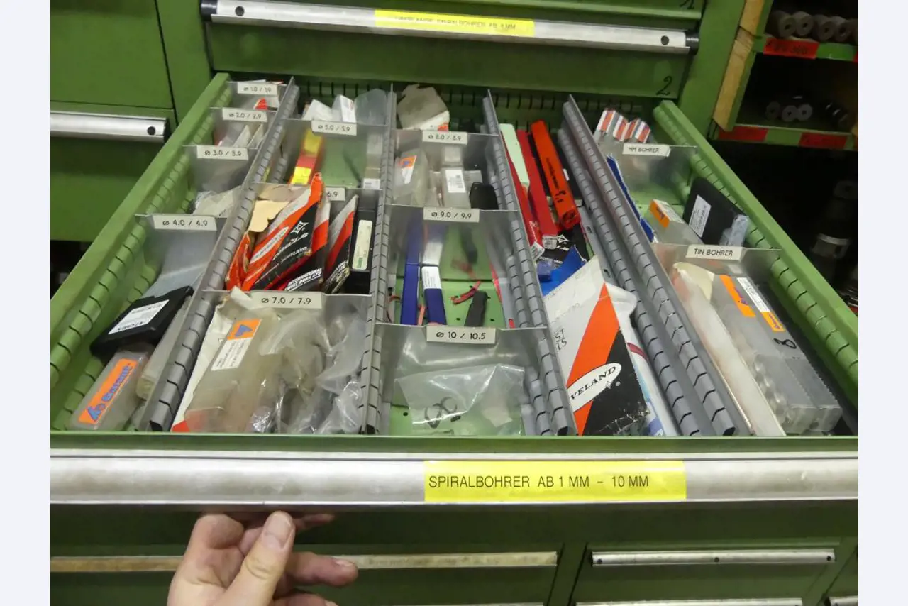 Stroji in dodatki ter orodja s področja strojništva-12