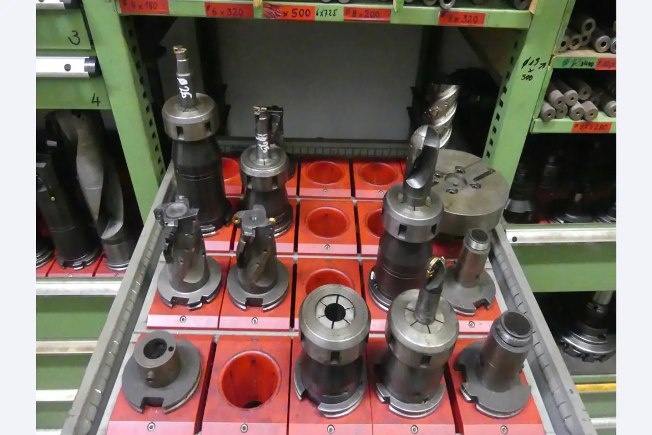 Stroji in dodatki ter orodja s področja strojništva-17