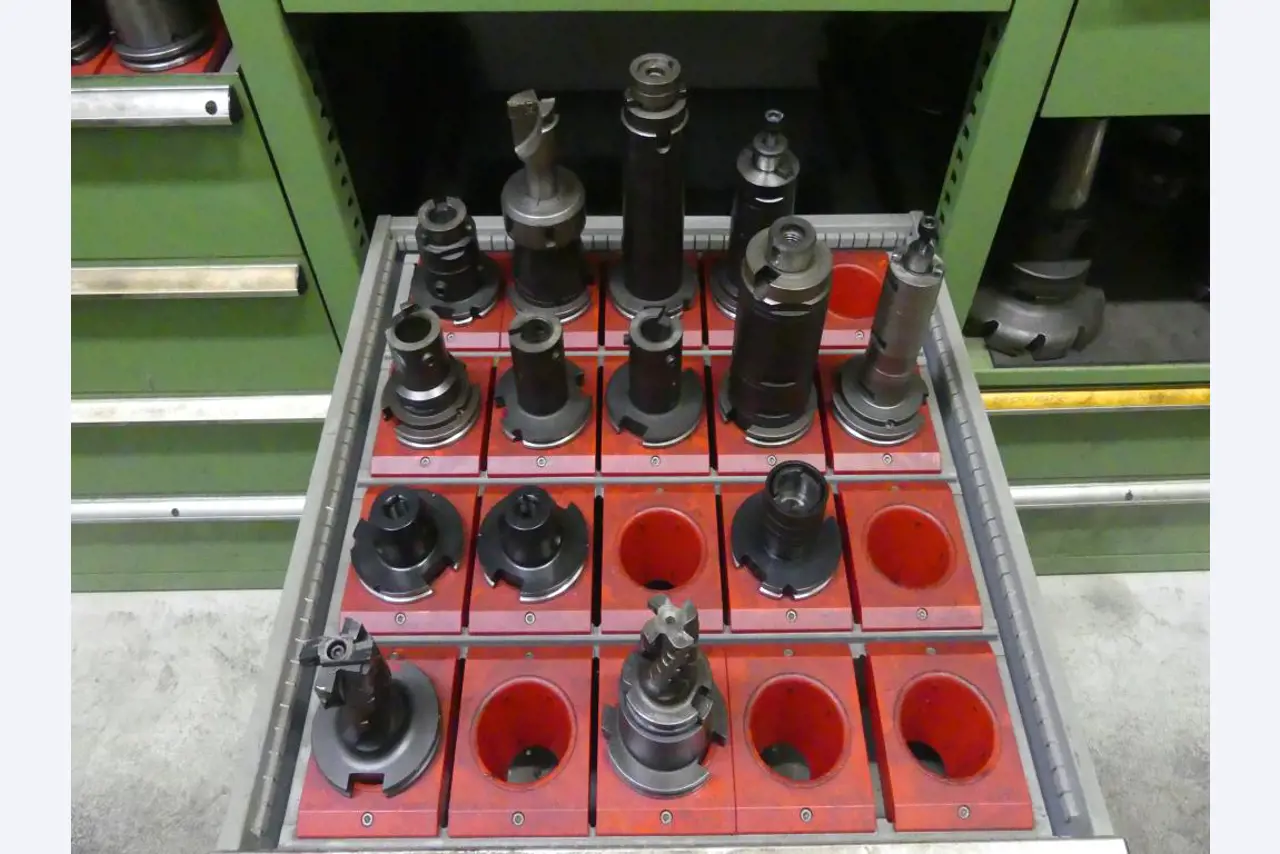 Stroji in dodatki ter orodja s področja strojništva-18