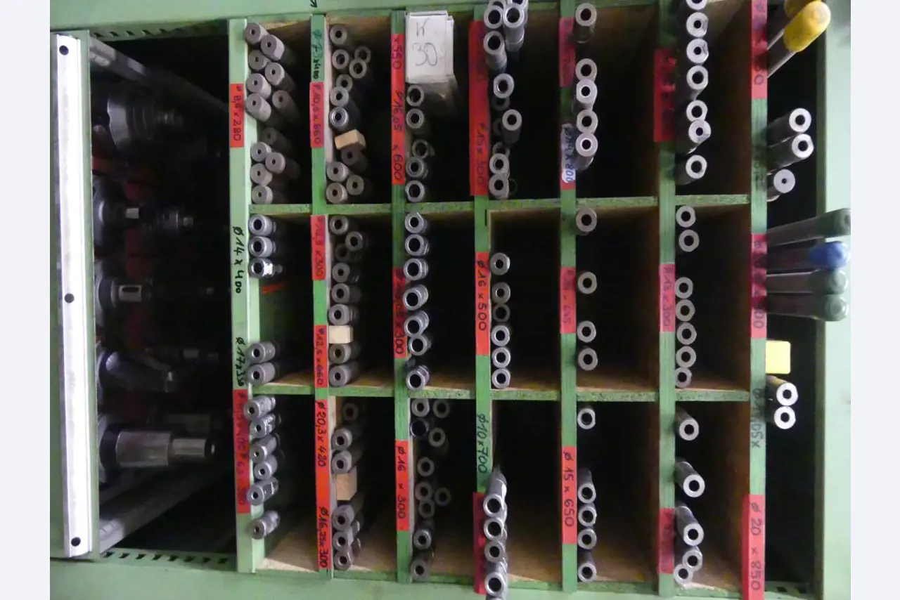 Stroji in dodatki ter orodja s področja strojništva-21