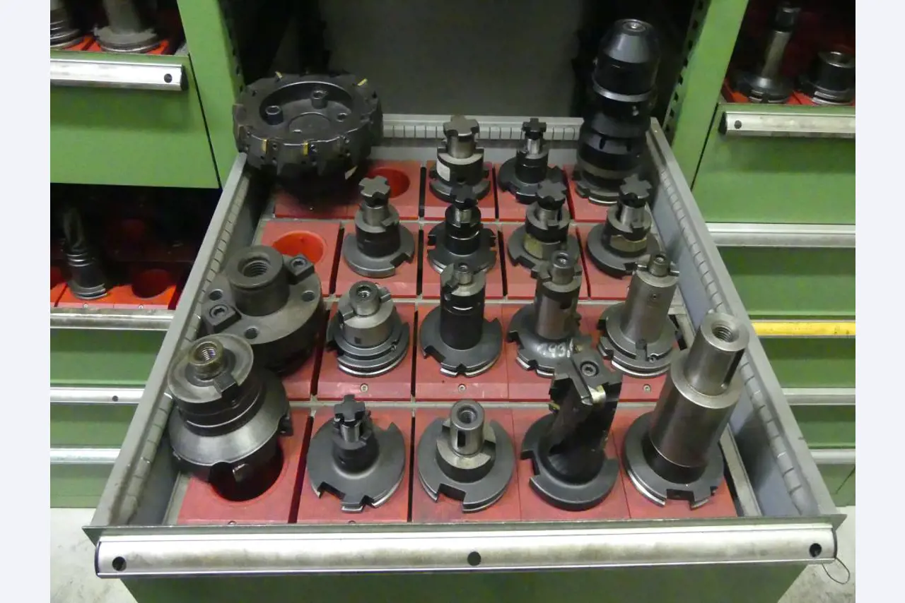 Stroji in dodatki ter orodja s področja strojništva-22