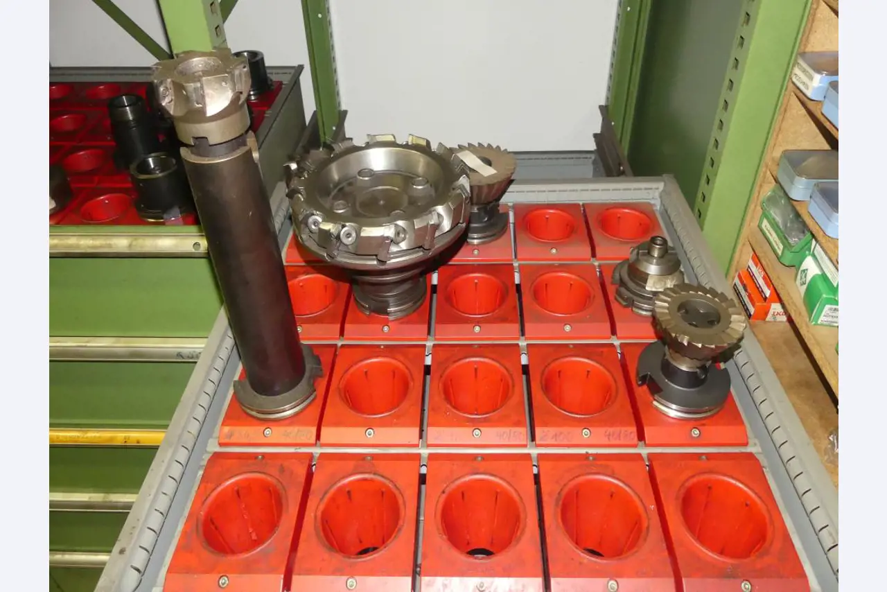 Stroji in dodatki ter orodja s področja strojništva-32