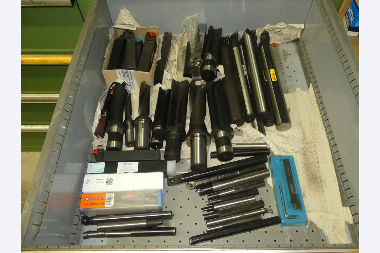 Stroji in dodatki ter orodja s področja strojništva-33