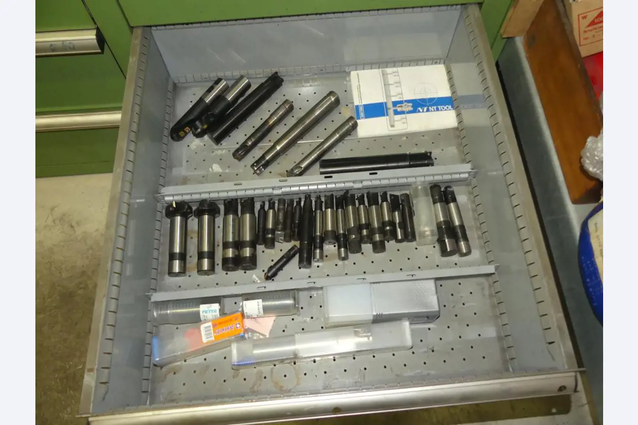 Stroji in dodatki ter orodja s področja strojništva-35