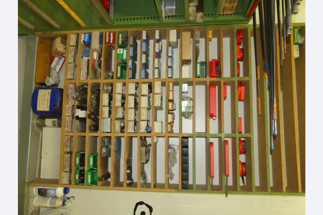 Stroji in dodatki ter orodja s področja strojništva-37