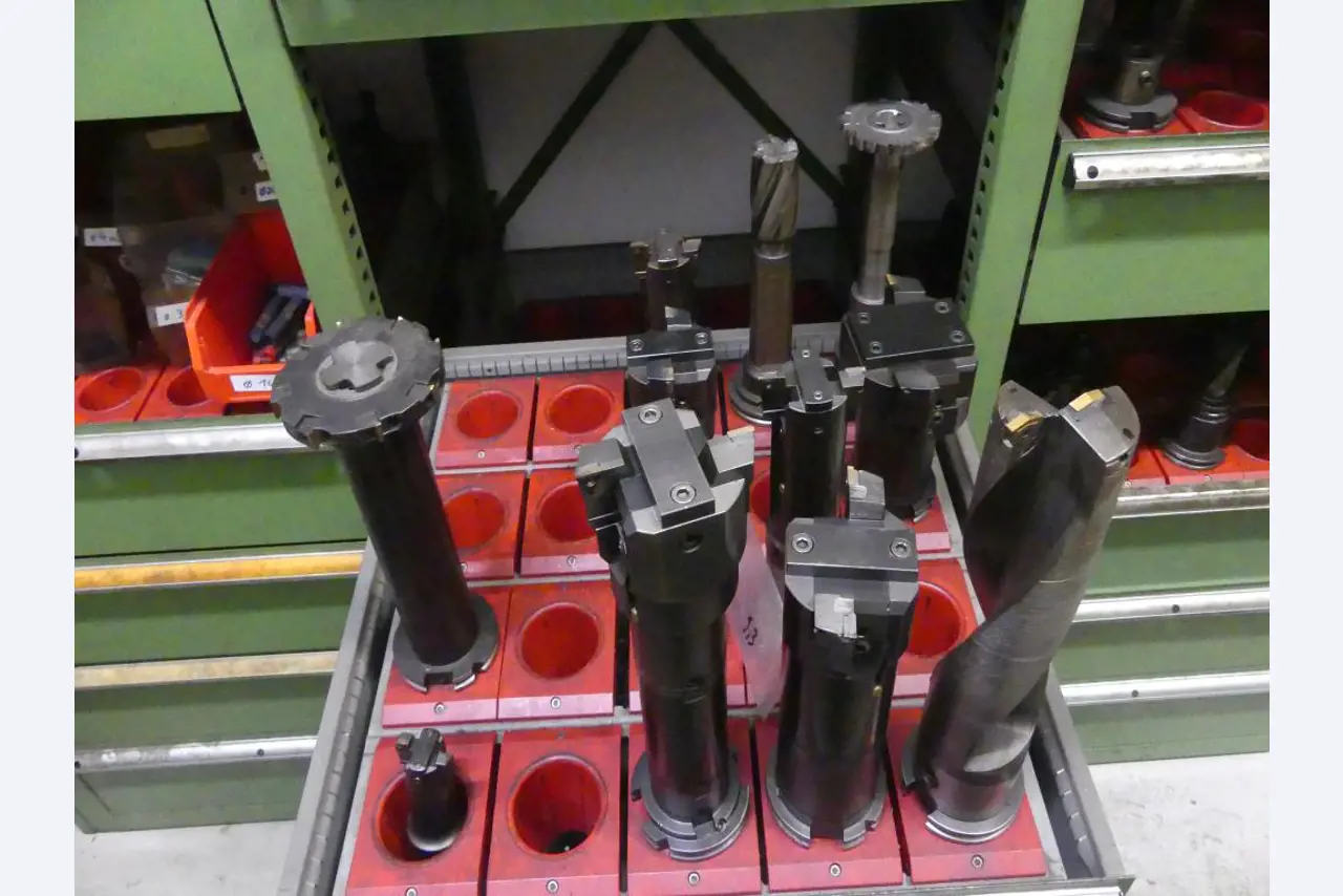 Stroji in dodatki ter orodja s področja strojništva-4