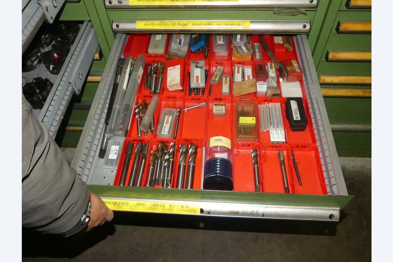 Stroji in dodatki ter orodja s področja strojništva-67