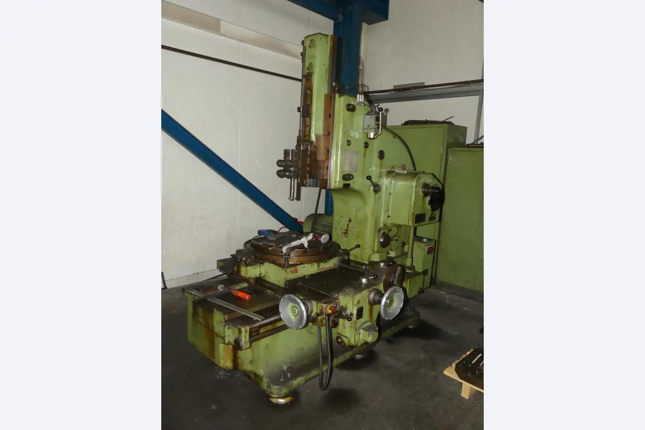 Máquinas e acessórios e ferramentas do sector da construção mecânica-1