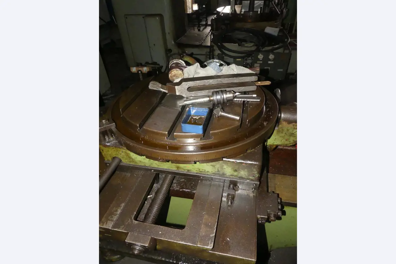 Máquinas e acessórios e ferramentas do sector da construção mecânica-9