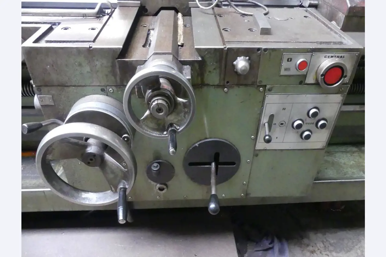 Maszyny i akcesoria oraz narzędzia z sektora inżynierii mechanicznej-11