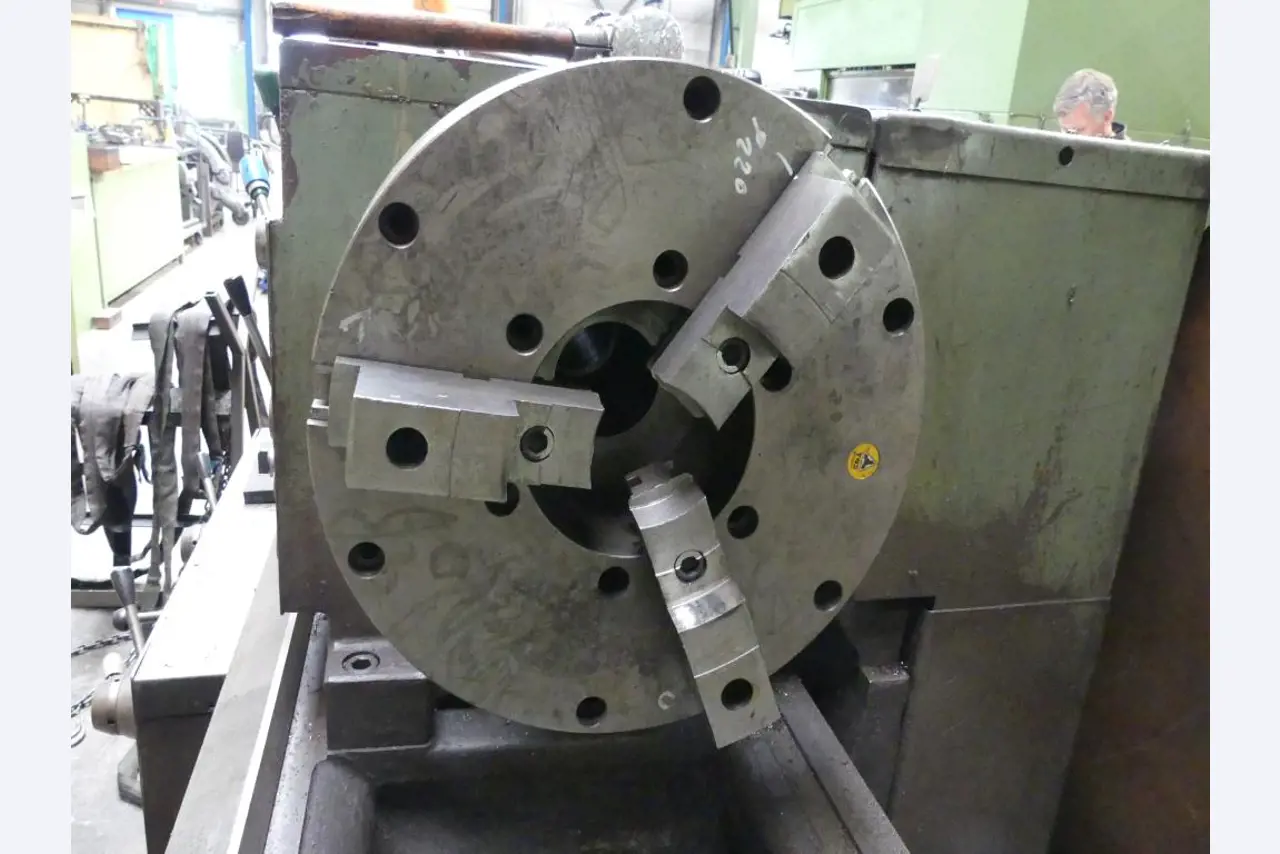 Maszyny i akcesoria oraz narzędzia z sektora inżynierii mechanicznej-13