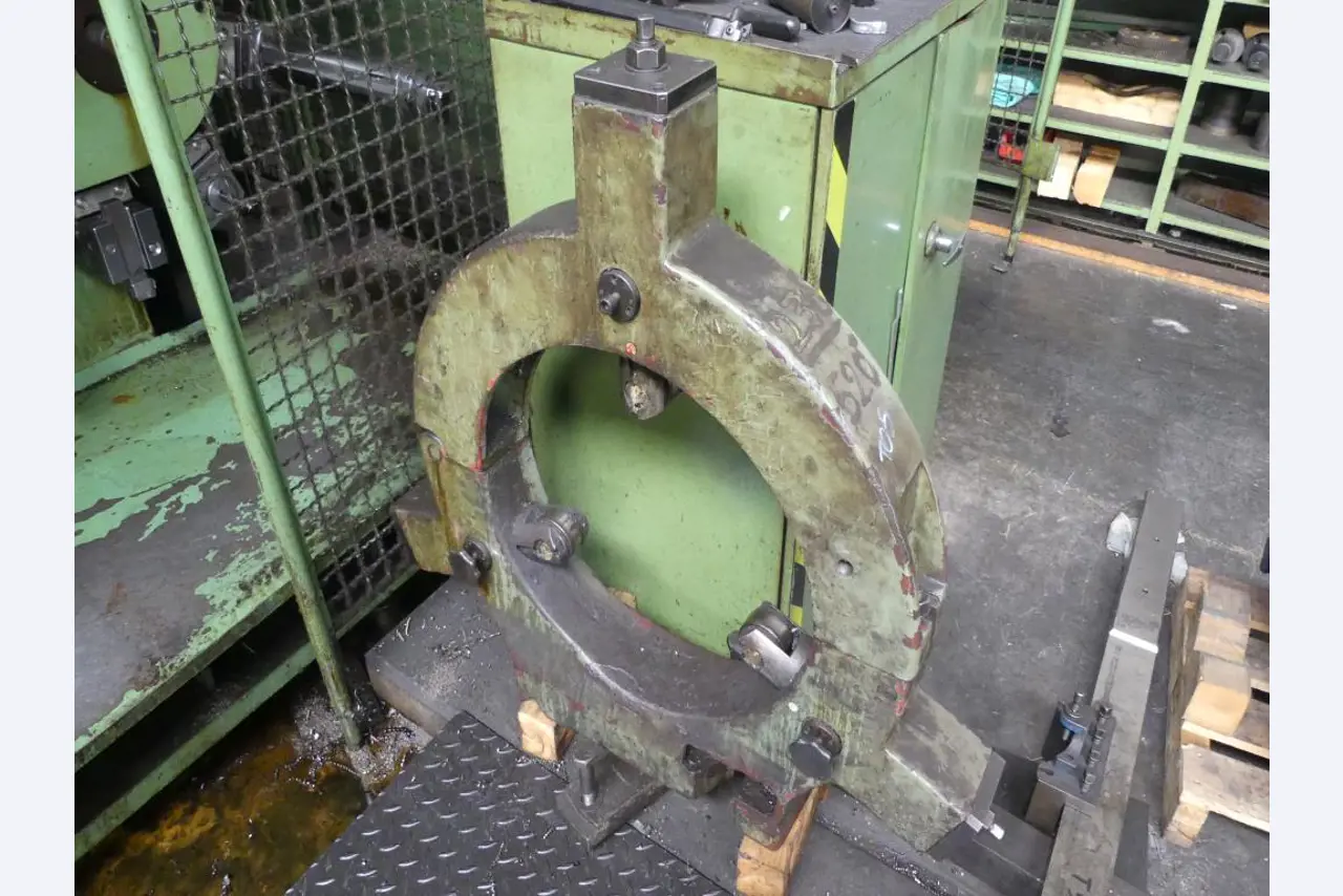 Maszyny i akcesoria oraz narzędzia z sektora inżynierii mechanicznej-14