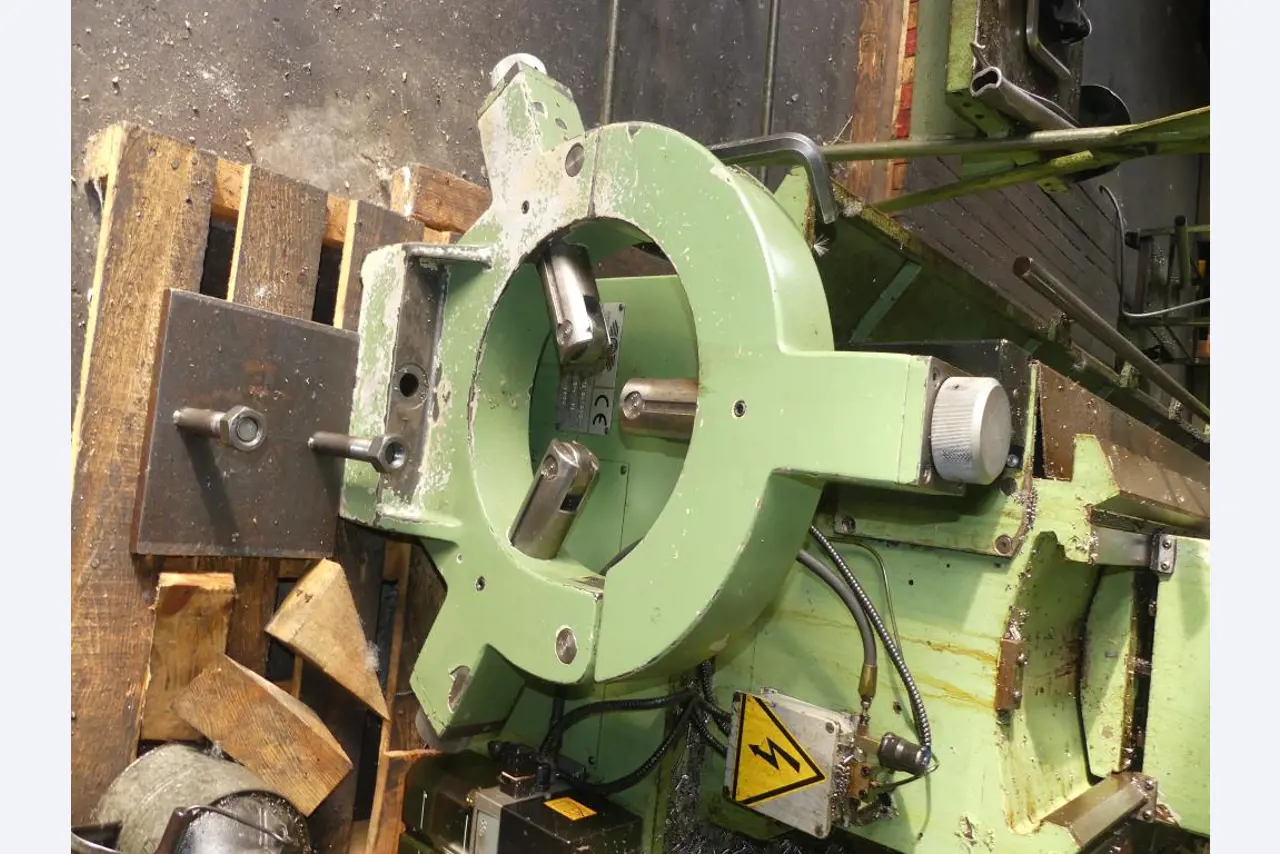 Machines et accessoires & outils de la construction mécanique-11