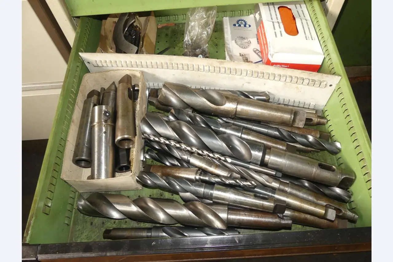 Machines et accessoires & outils de la construction mécanique-19