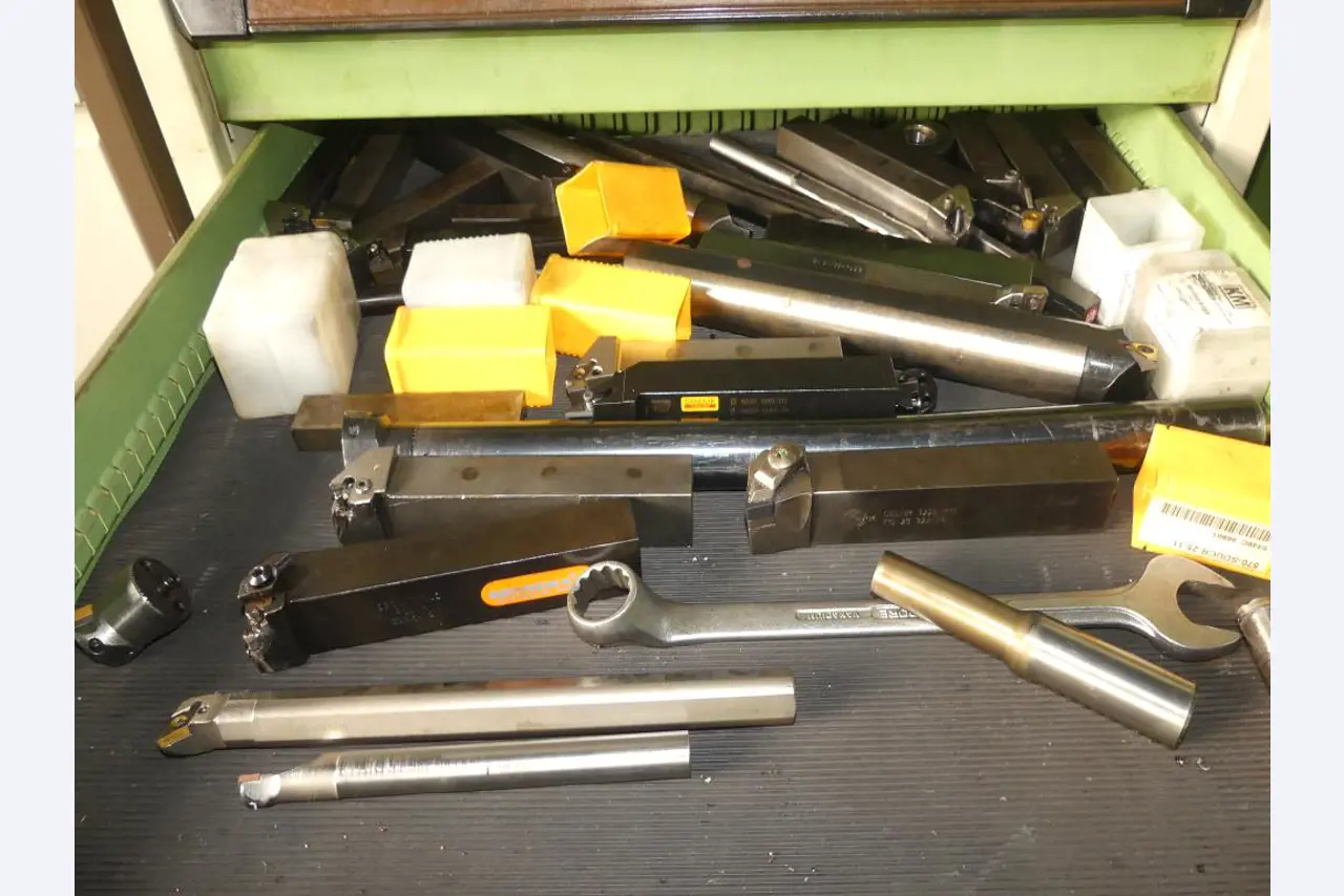 Machines et accessoires & outils de la construction mécanique-22