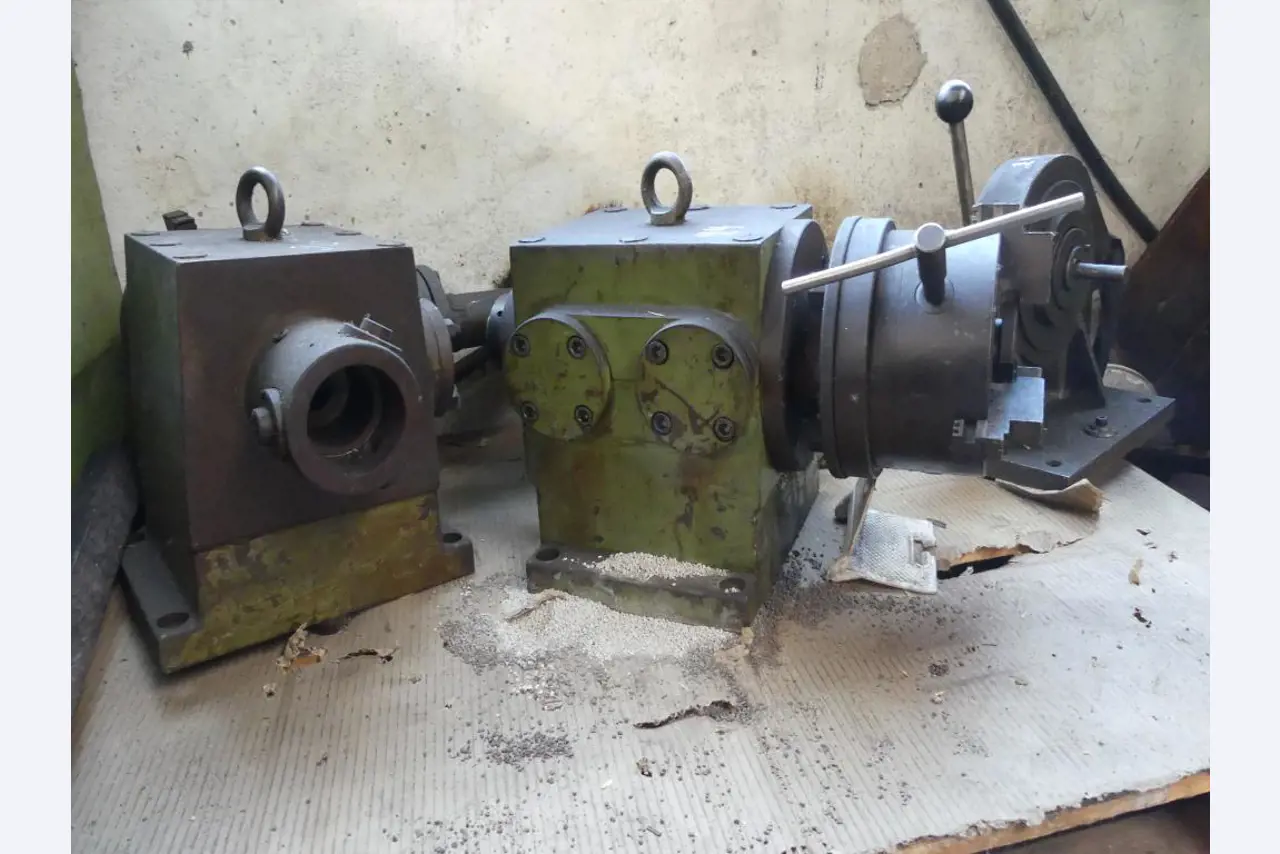 Maszyny i akcesoria oraz narzędzia z sektora inżynierii mechanicznej-13