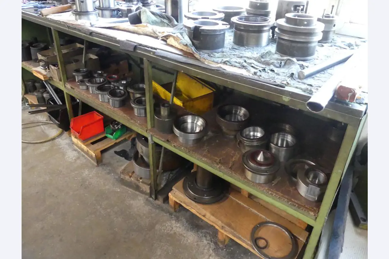 Maszyny i akcesoria oraz narzędzia z sektora inżynierii mechanicznej-14