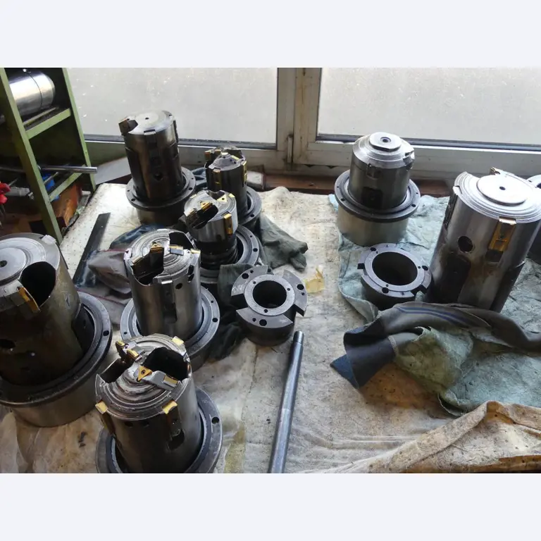 Maszyny i akcesoria oraz narzędzia z sektora inżynierii mechanicznej-16