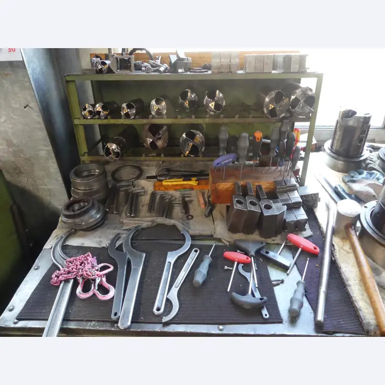 Maszyny i akcesoria oraz narzędzia z sektora inżynierii mechanicznej-17