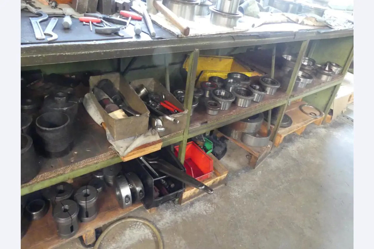 Maszyny i akcesoria oraz narzędzia z sektora inżynierii mechanicznej-18