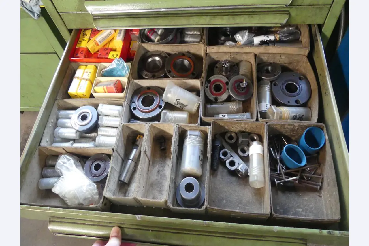 Maszyny i akcesoria oraz narzędzia z sektora inżynierii mechanicznej-20