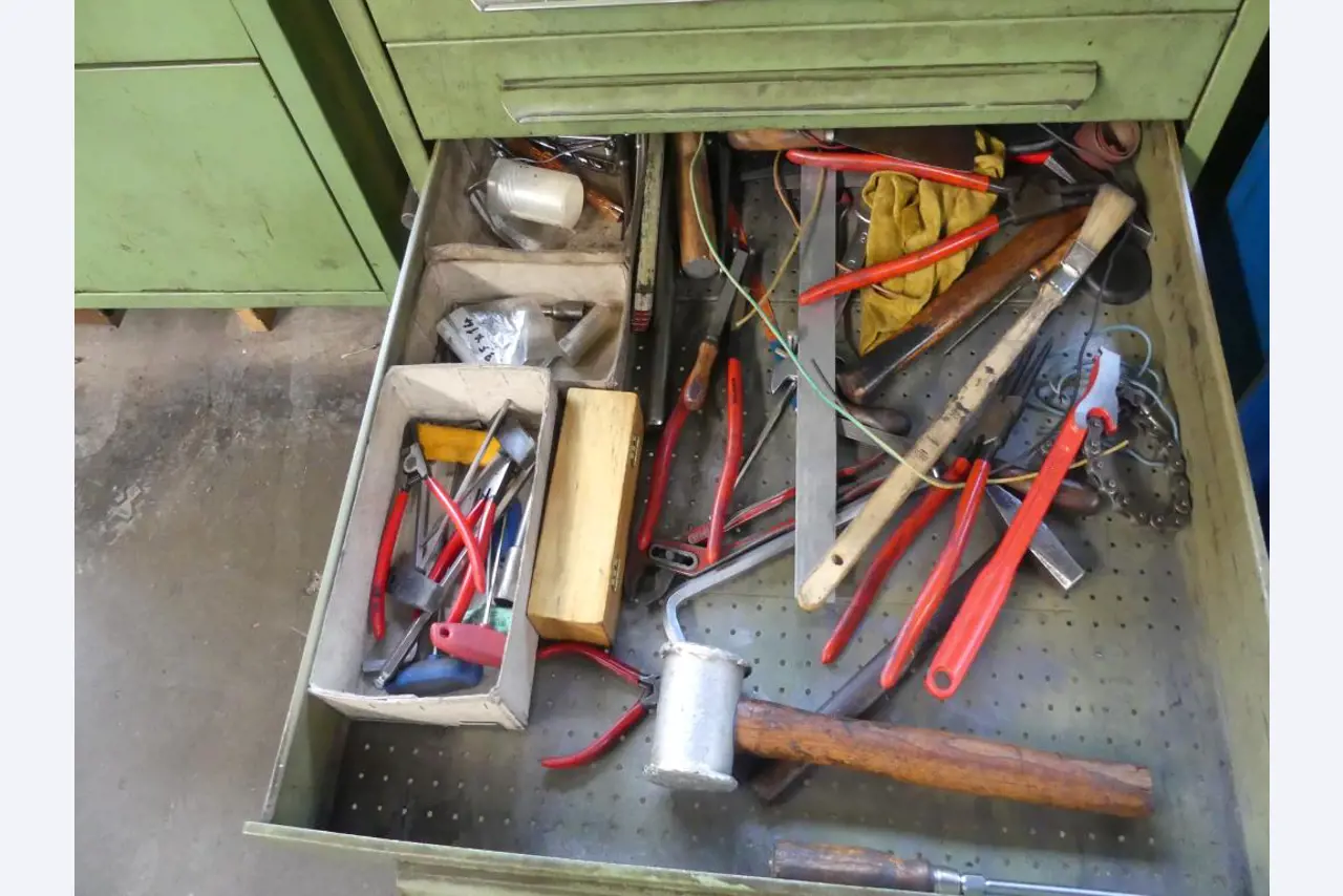 Maszyny i akcesoria oraz narzędzia z sektora inżynierii mechanicznej-22