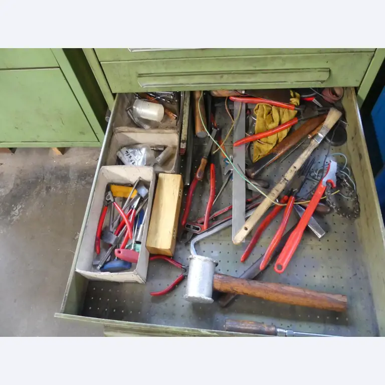 Maszyny i akcesoria oraz narzędzia z sektora inżynierii mechanicznej-22