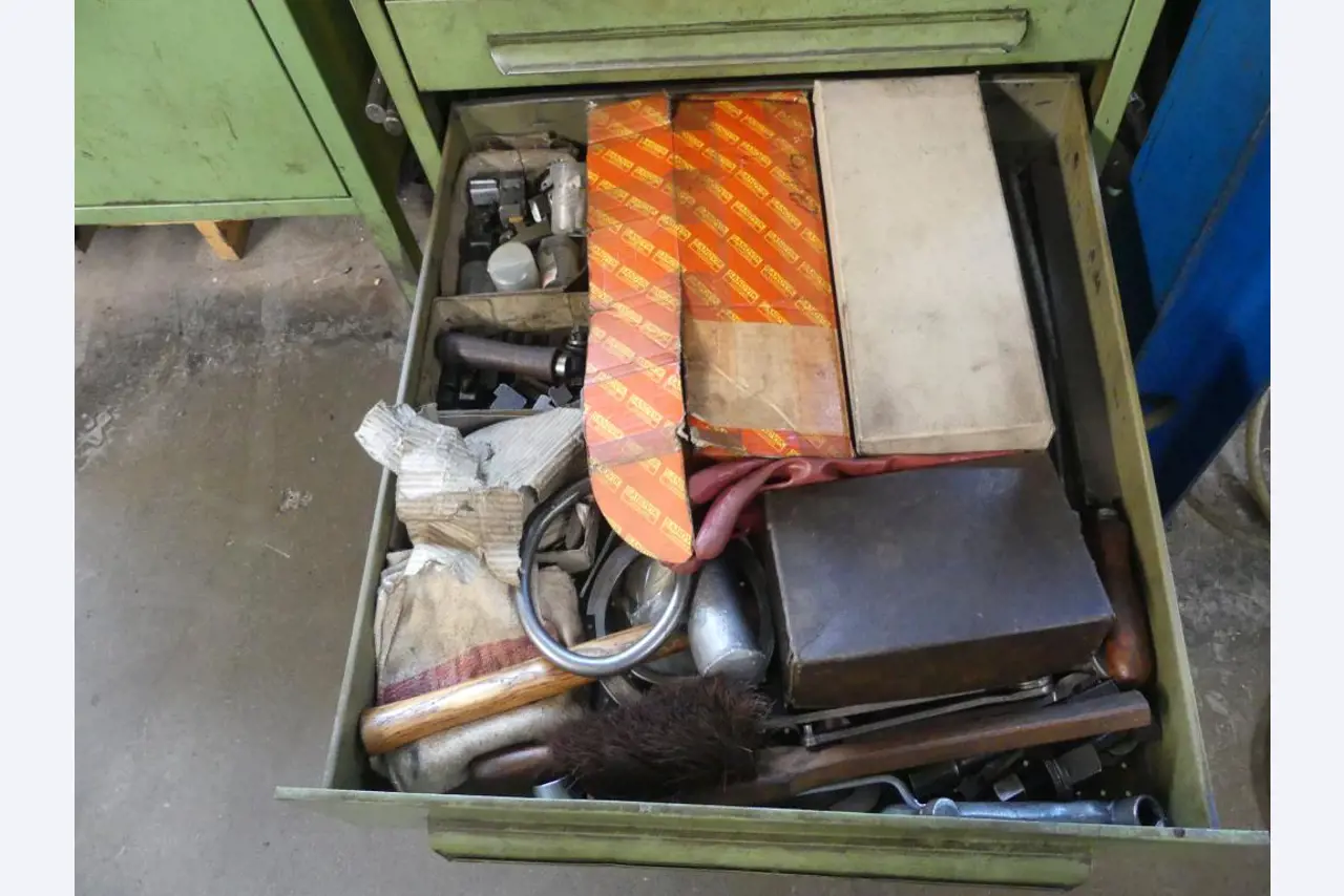 Maszyny i akcesoria oraz narzędzia z sektora inżynierii mechanicznej-23