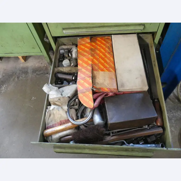 Maszyny i akcesoria oraz narzędzia z sektora inżynierii mechanicznej-23