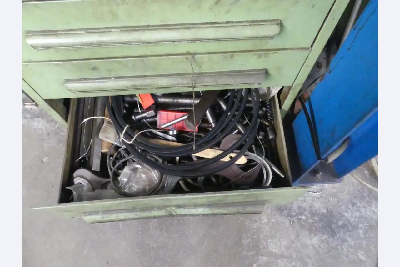 Maszyny i akcesoria oraz narzędzia z sektora inżynierii mechanicznej-24