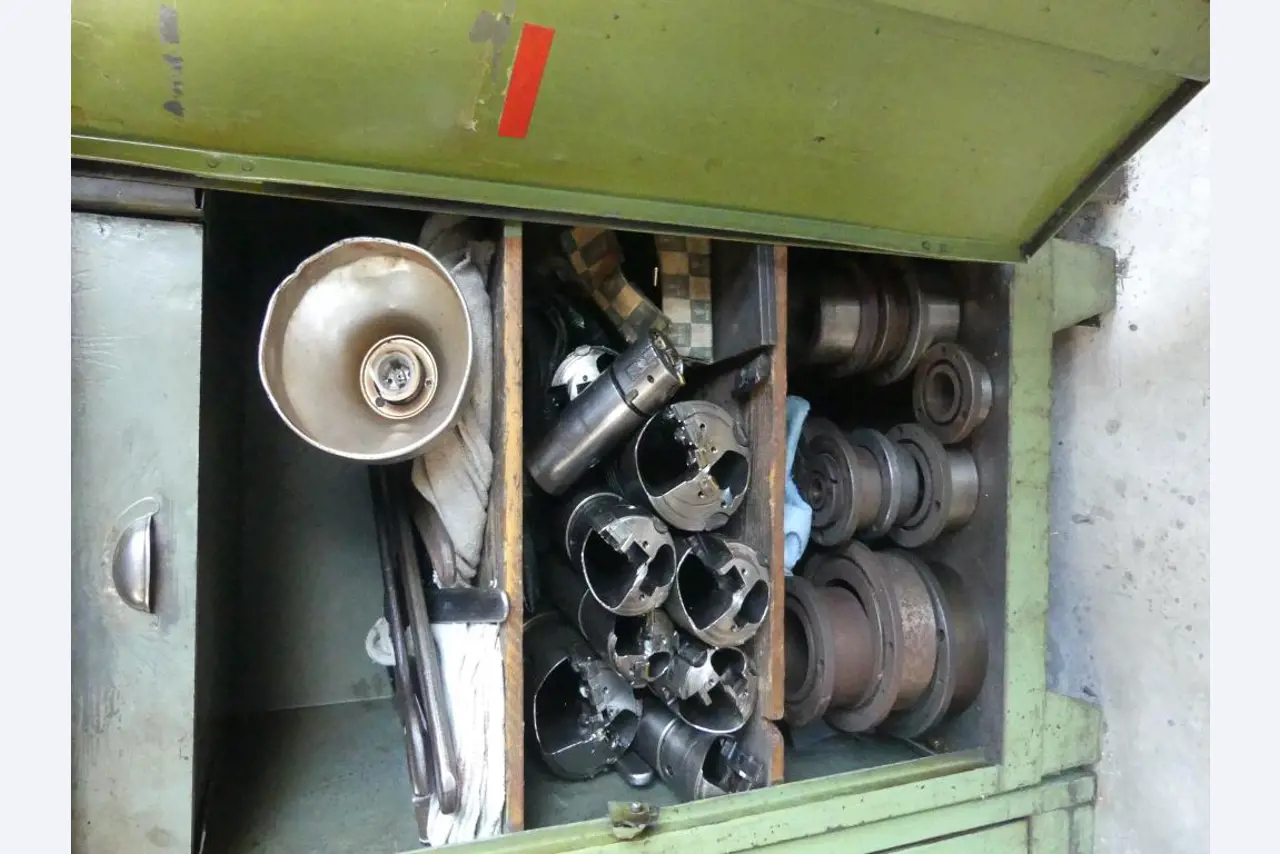 Maszyny i akcesoria oraz narzędzia z sektora inżynierii mechanicznej-29